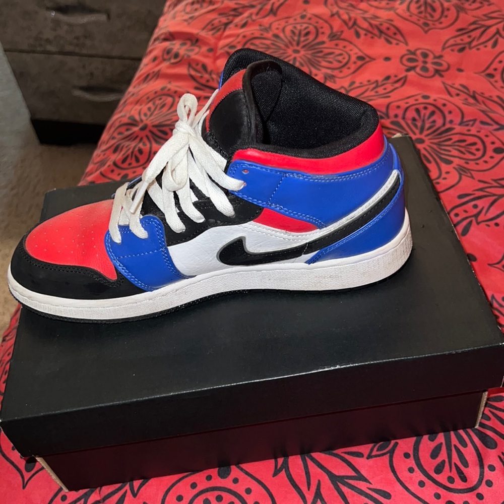 Air Jordan 1s mid